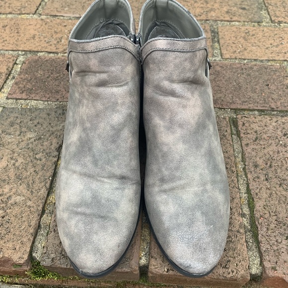 Size 8 Women’s Grey Ankle Boots ✨ - Picture 2 of 5